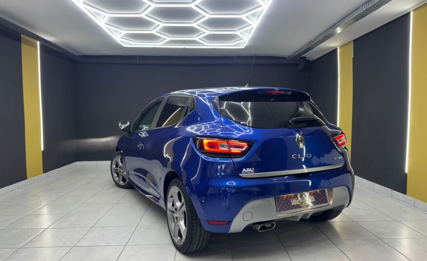 Renault Clio 900
