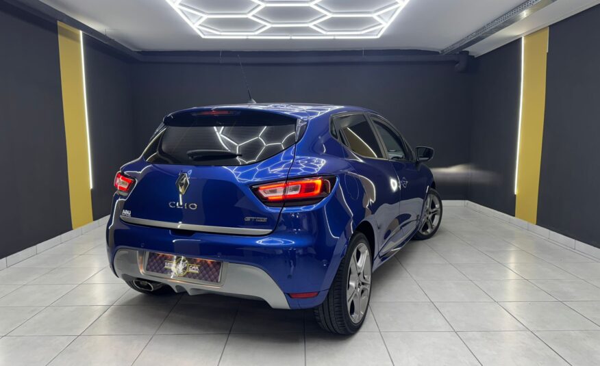 Renault Clio 900