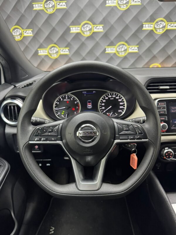 Nissan Clio 1.0