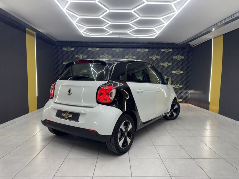 SMART FourFour x