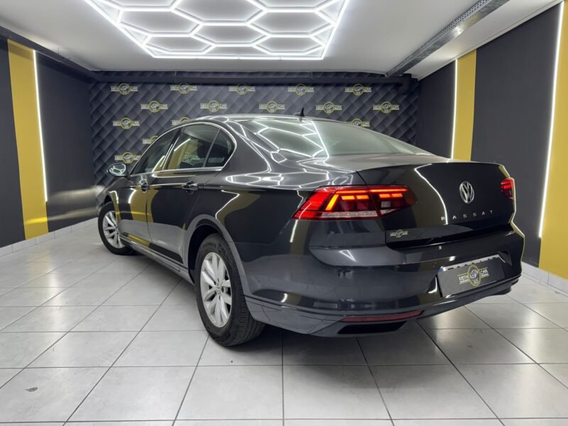 VOLKSWAGEN Passat 1.6