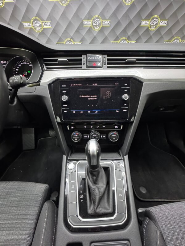 VOLKSWAGEN Passat 1.6