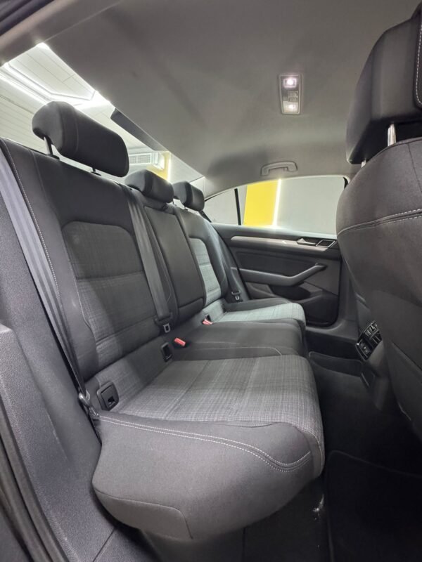 VOLKSWAGEN Passat 1.6