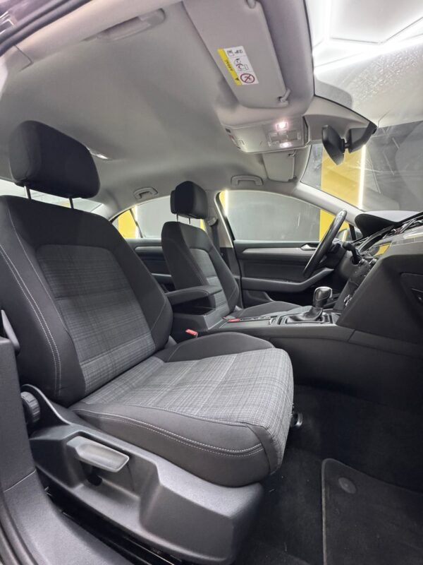 VOLKSWAGEN Passat 1.6