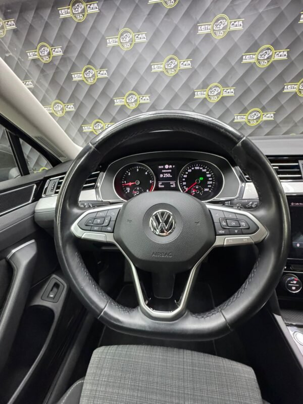 VOLKSWAGEN Passat 1.6